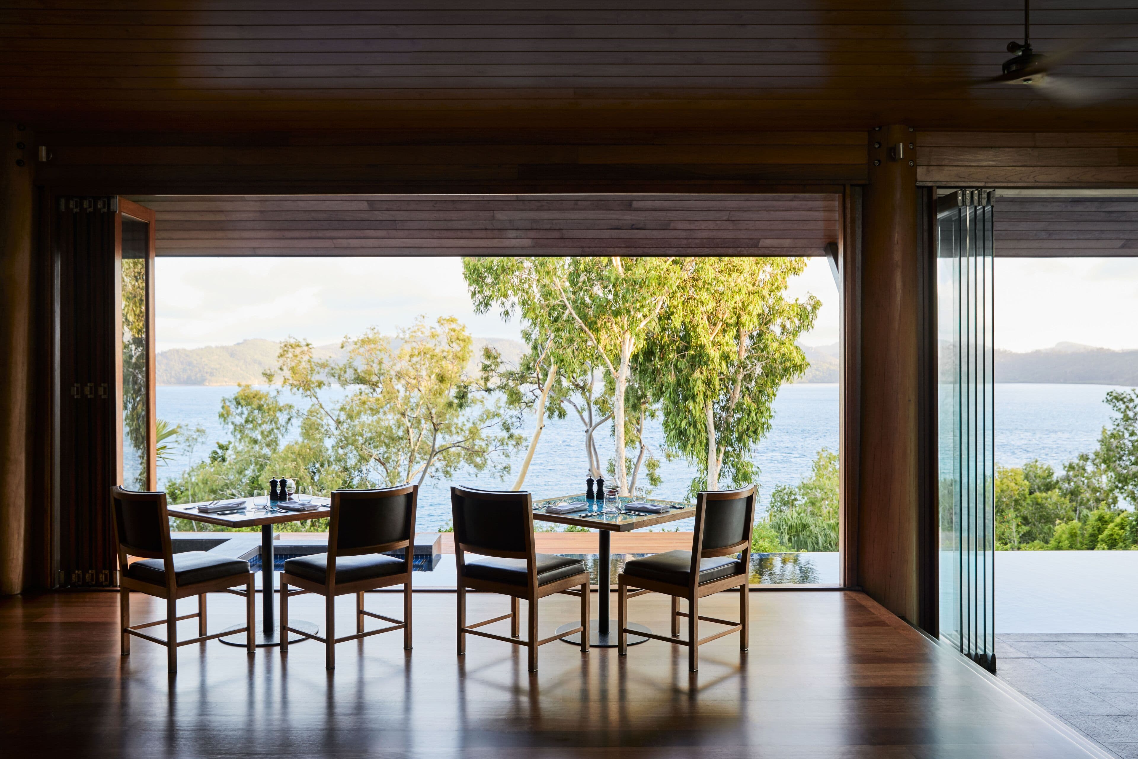 Qualia strand med krystalklart vand